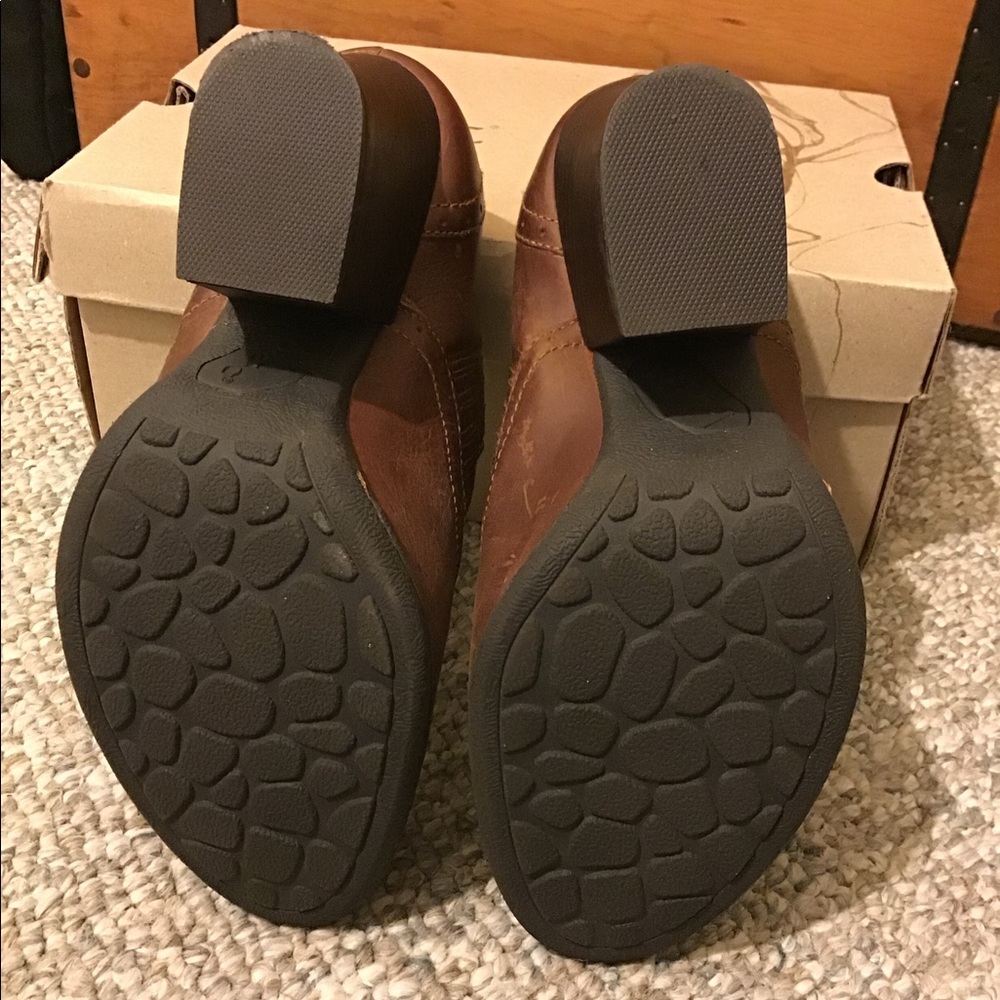 Shoes - Picture 2 of 3